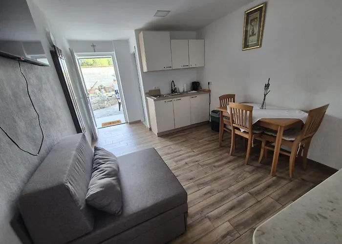 Ana Apartment *